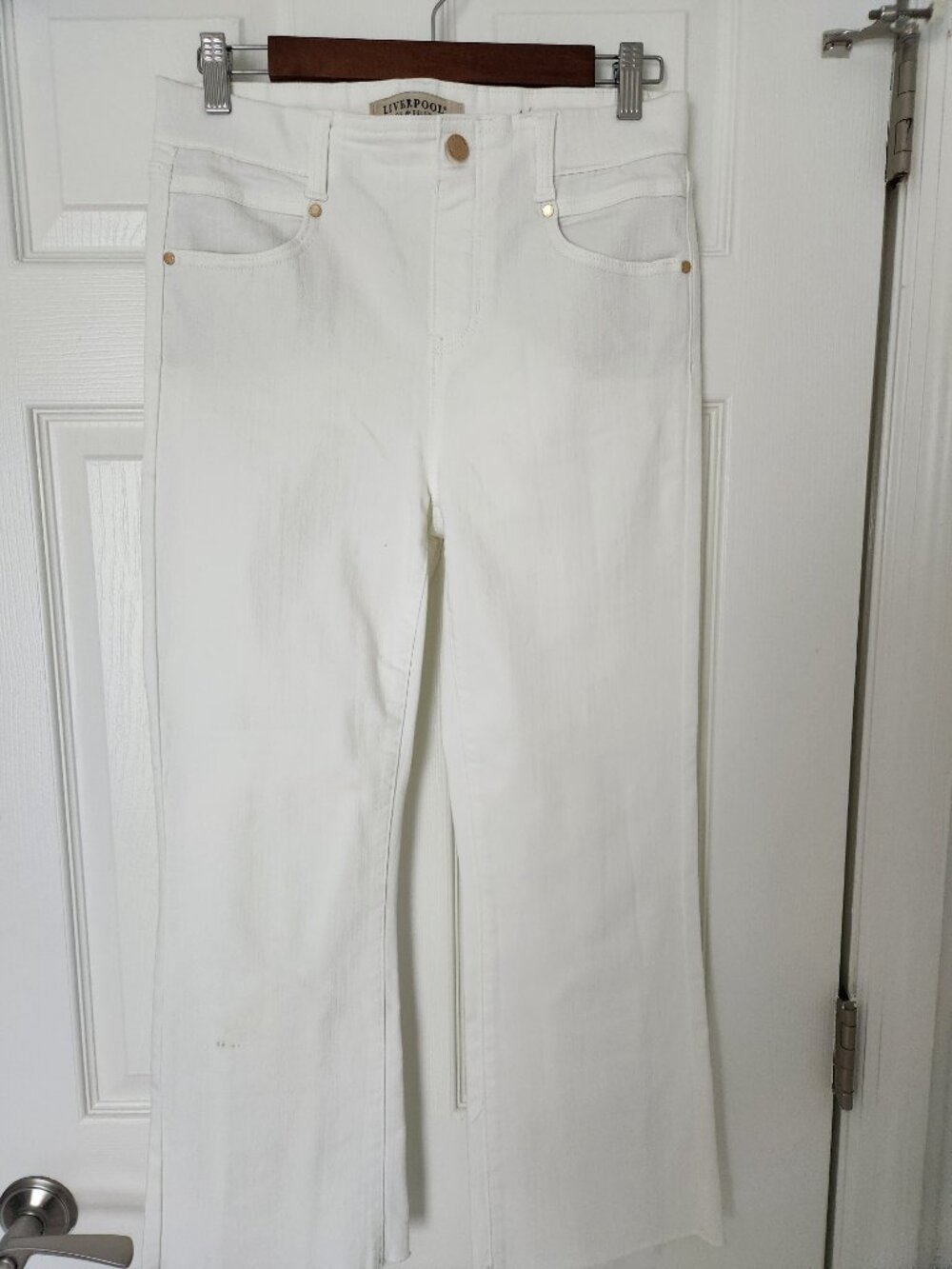 🤍 NWOT Liverpool The Crop Flare Jeans 🤍